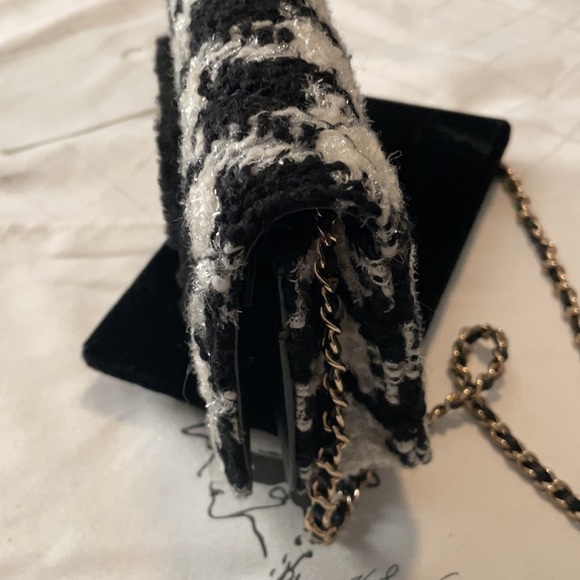 Chanel Tweed Houndstooth 19k O mini Bag 🔥 - Picture 10 of 11